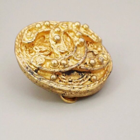 CHANEL CC Logo Round Button Earrings 94A Clip-On Gold France Vintage - Picture 8 of 13